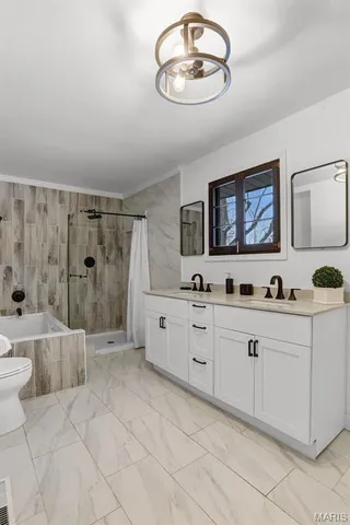 $225,000 | 28 Oakleigh Drive, Belleville, IL 62223