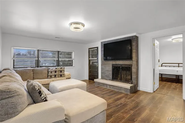 $225,000 | 28 Oakleigh Drive, Belleville, IL 62223