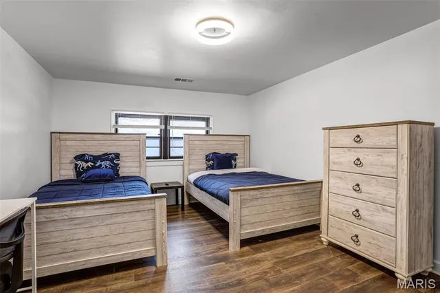 $225,000 | 28 Oakleigh Drive, Belleville, IL 62223