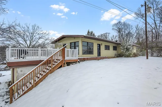 $225,000 | 28 Oakleigh Drive, Belleville, IL 62223