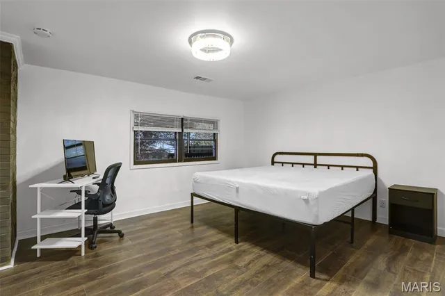 $225,000 | 28 Oakleigh Drive, Belleville, IL 62223