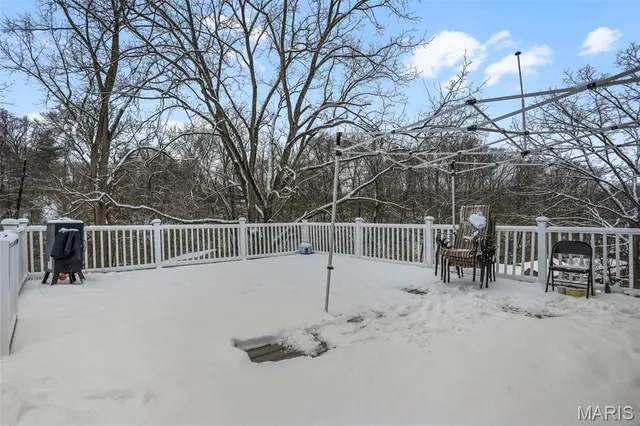 $225,000 | 28 Oakleigh Drive, Belleville, IL 62223