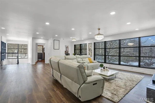 $225,000 | 28 Oakleigh Drive, Belleville, IL 62223