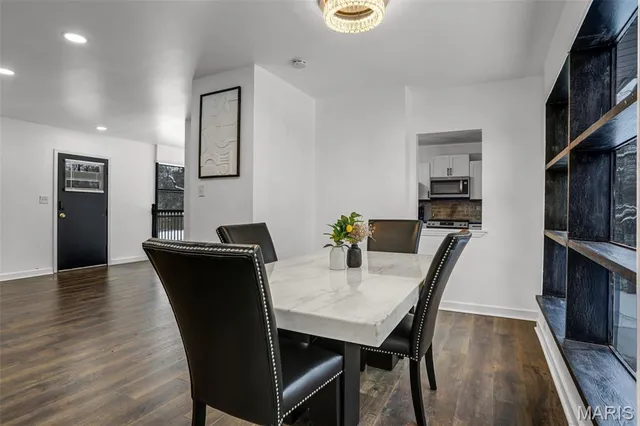 $225,000 | 28 Oakleigh Drive, Belleville, IL 62223