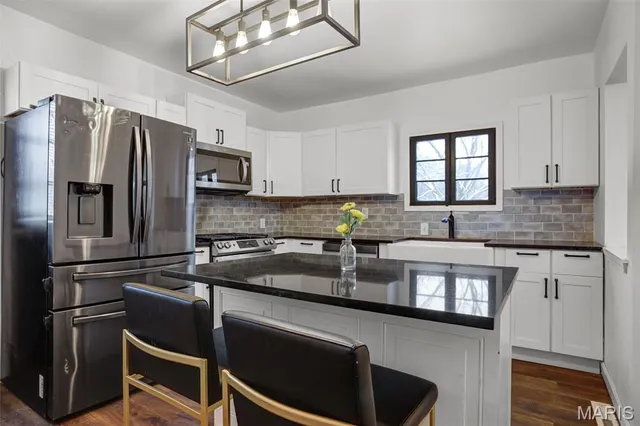 $225,000 | 28 Oakleigh Drive, Belleville, IL 62223