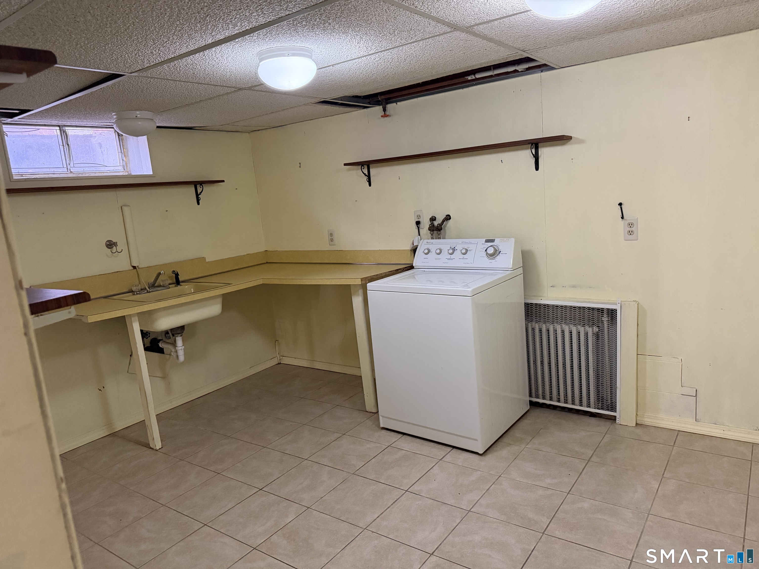 8 Reichelt Terrace Ansonia, CT 06401 - Photo 17 of 32