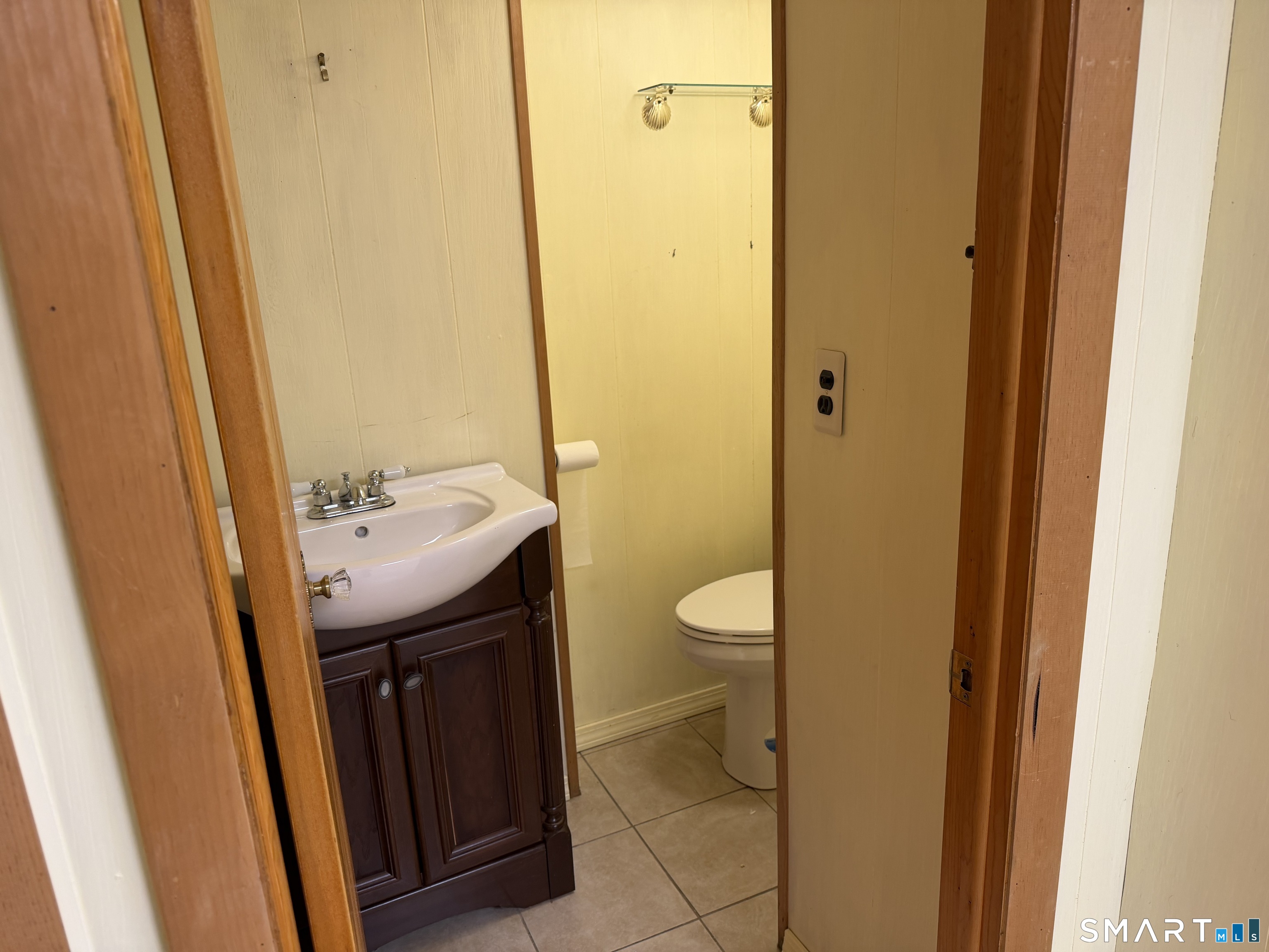 8 Reichelt Terrace Ansonia, CT 06401 - Photo 19 of 32