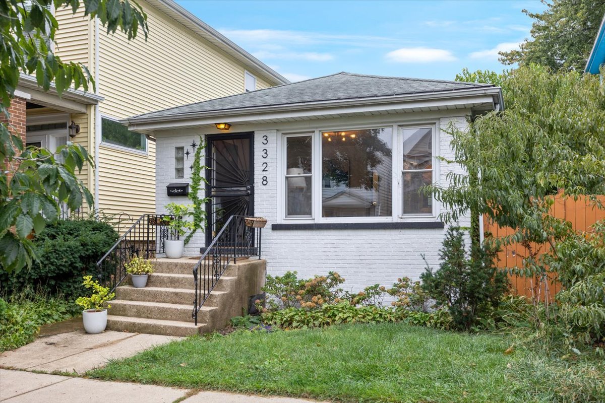 3328 North Ridgeway Avenue Chicago, IL 60618 - Photo 1 of 34 Gallery Image 1
