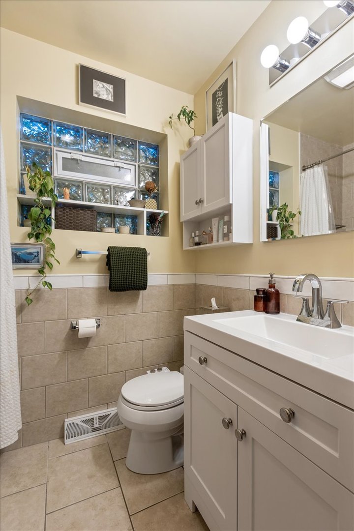 3328 North Ridgeway Avenue Chicago, IL 60618 - Photo 11 of 34 Gallery Image 11