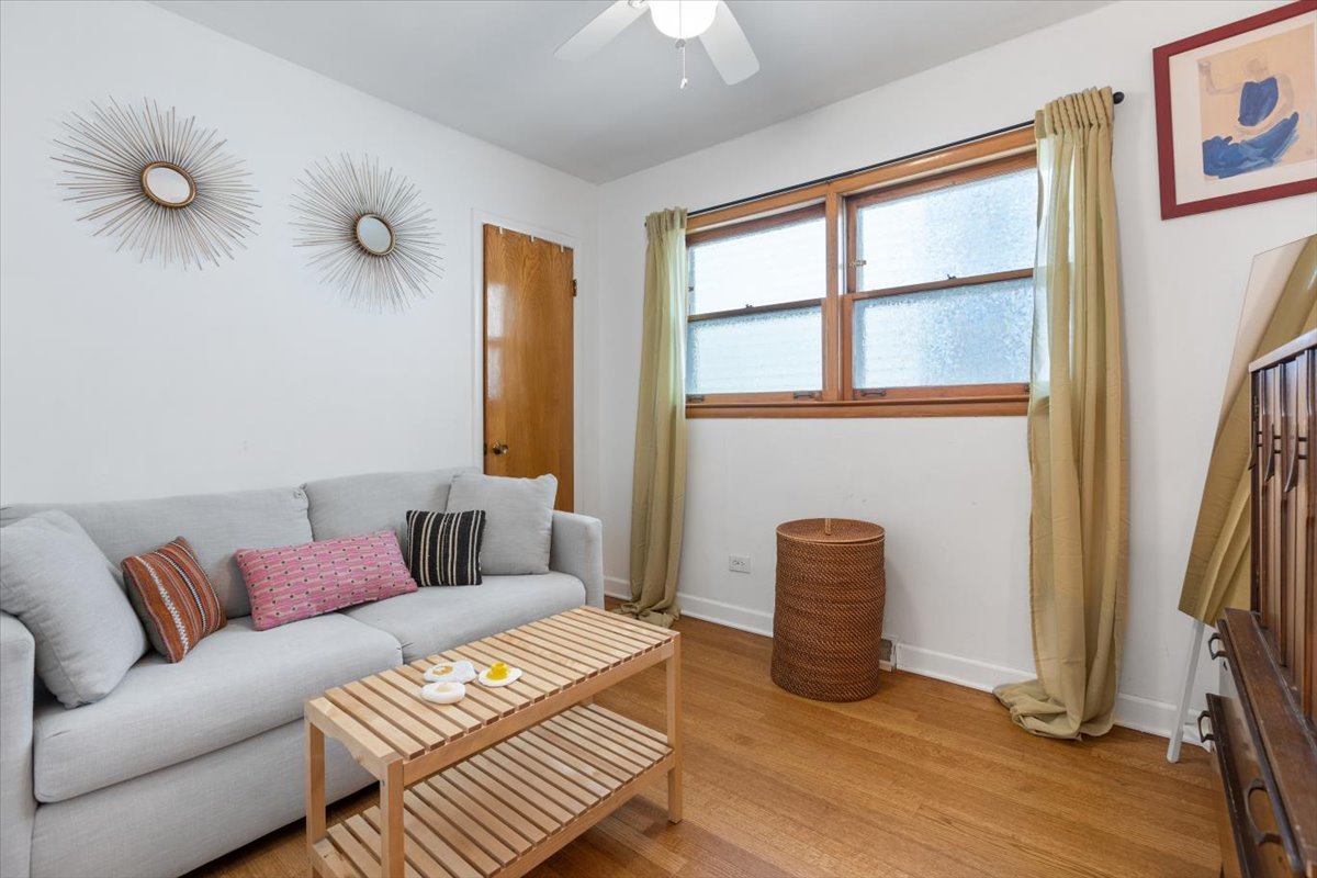 3328 North Ridgeway Avenue Chicago, IL 60618 - Photo 12 of 34 Gallery Image 12