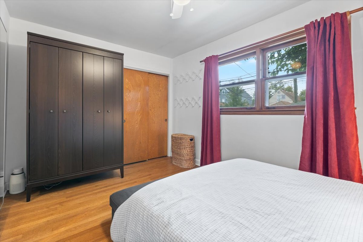 3328 North Ridgeway Avenue Chicago, IL 60618 - Photo 15 of 34 Gallery Image 15