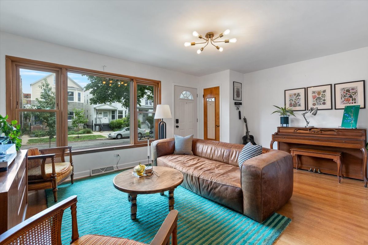 3328 North Ridgeway Avenue Chicago, IL 60618 - Photo 2 of 34 Gallery Image 2