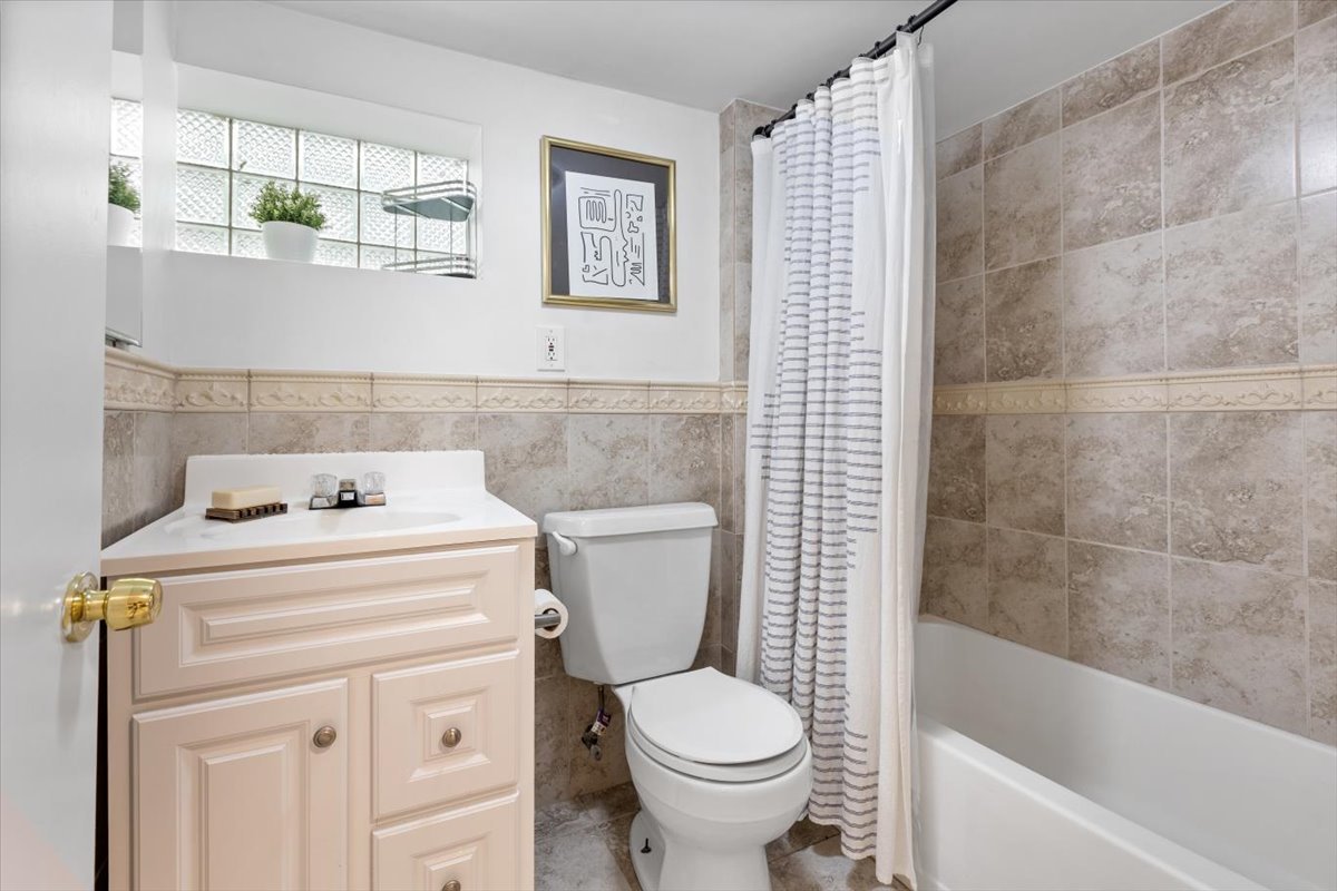 3328 North Ridgeway Avenue Chicago, IL 60618 - Photo 23 of 34 Gallery Image 23