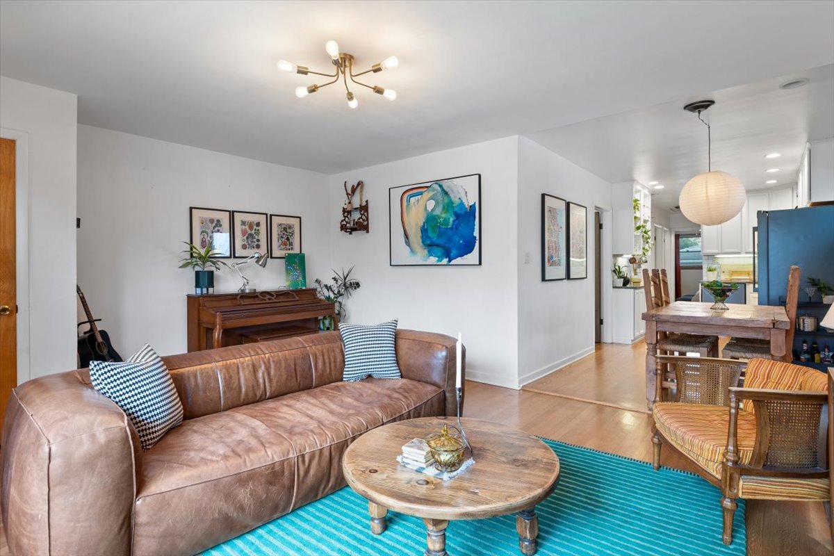 3328 North Ridgeway Avenue Chicago, IL 60618 - Photo 4 of 34 Gallery Image 4