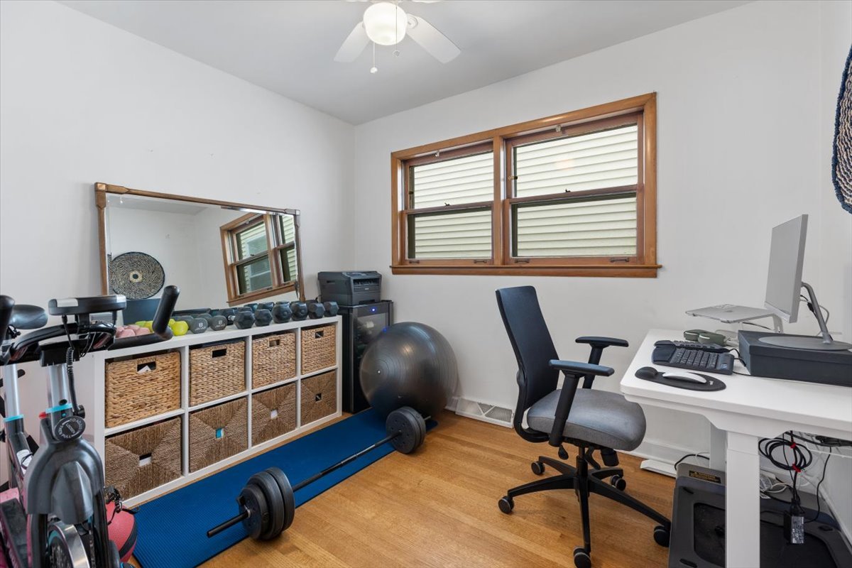 3328 North Ridgeway Avenue Chicago, IL 60618 - Photo 10 of 34 Gallery Image 10