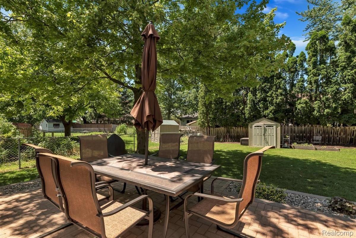748 Burlington Road Canton, MI 48188 - Photo 40 of 43 49-748 Burlington Rd-WindowStill-Re.jpg