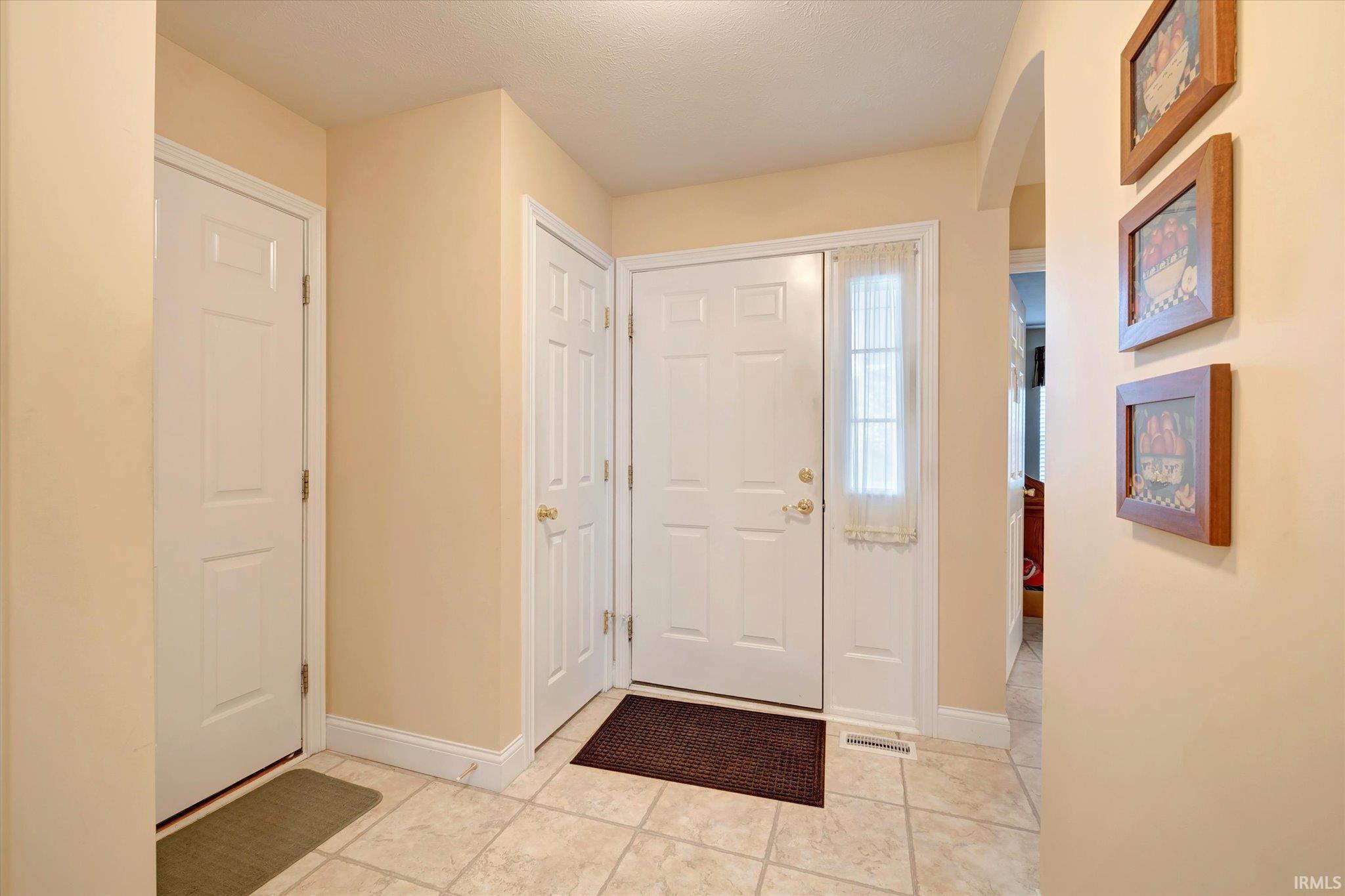 2022 West Arbor Ridge Way Bloomington, IN 47403 - Photo 5 of 36 Gallery Image 5