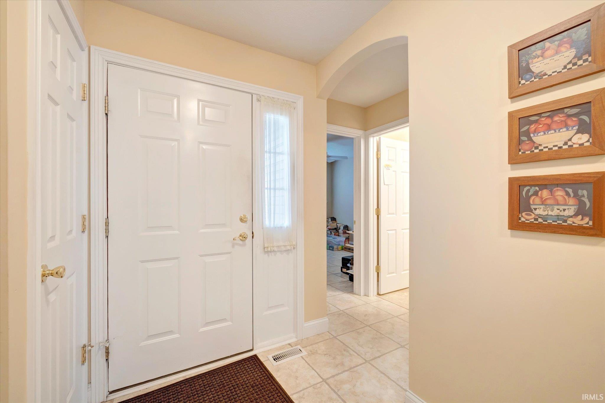2022 West Arbor Ridge Way Bloomington, IN 47403 - Photo 6 of 36 Gallery Image 6