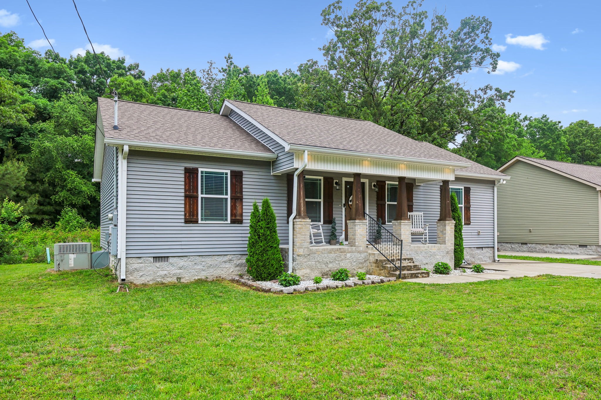 1546 South Spring Street Manchester, TN 37355 - Photo 5 of 53 a front view of house with yard and green space