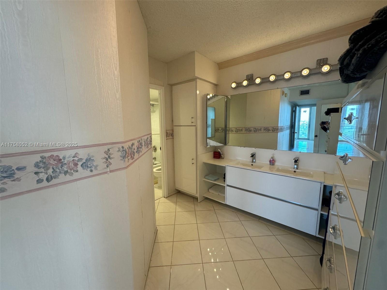 9511 Collins Avenue, Unit 909 Surfside, FL 33154 - Photo 15 of 20