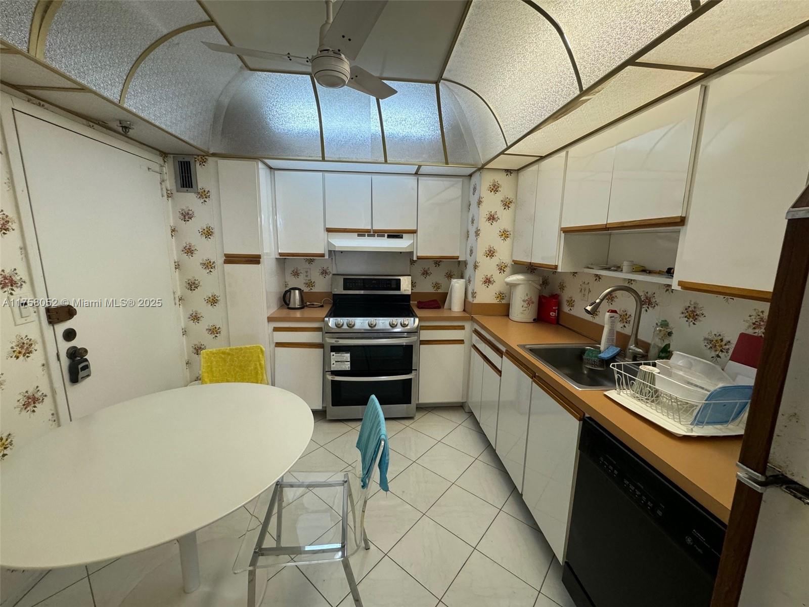 9511 Collins Avenue, Unit 909 Surfside, FL 33154 - Photo 6 of 20