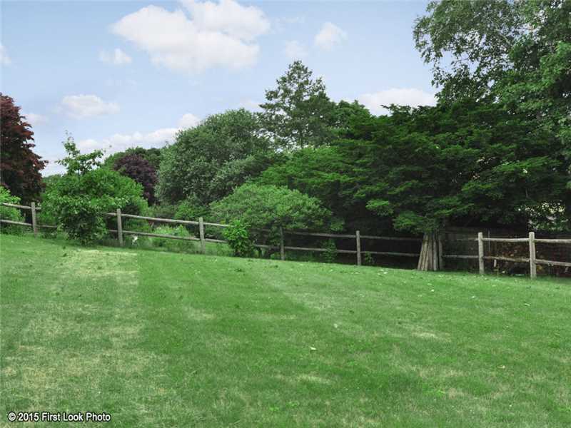 23 Seneca Road Portsmouth, RI 02871 - Photo 13 of 25 Yard/Garden.
