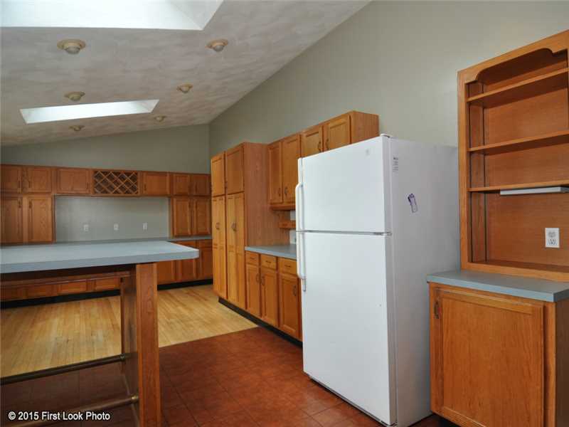 23 Seneca Road Portsmouth, RI 02871 - Photo 4 of 25 Kitchen.
