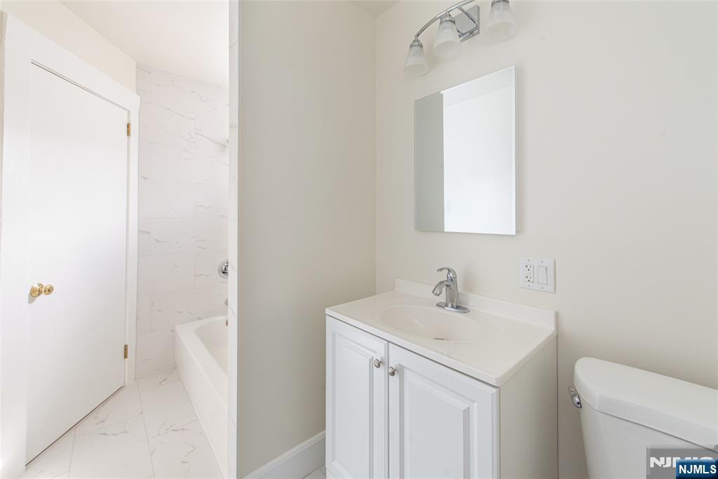 271 Travers Place Lyndhurst, NJ 07071 - Photo 13 of 21