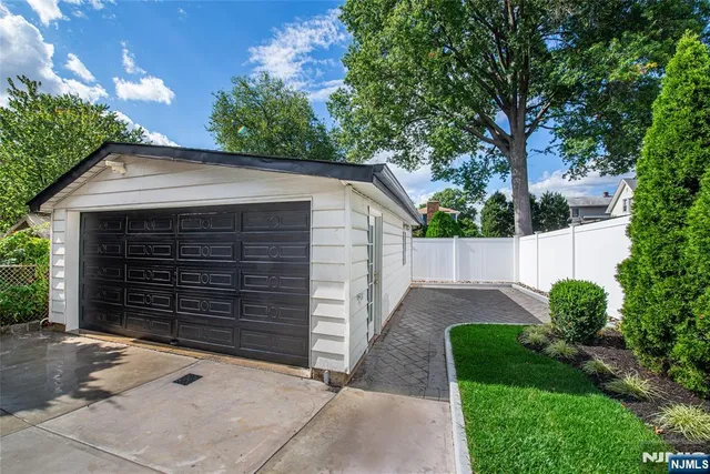 $949,000 | 271 Travers Place, Lyndhurst, NJ 07071