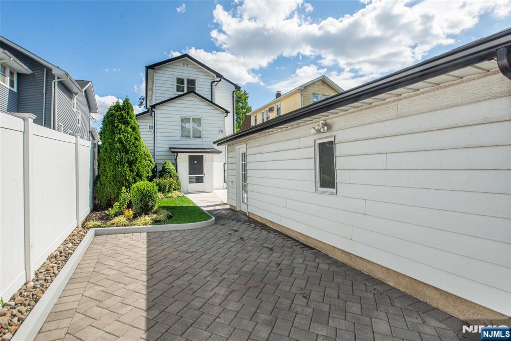 271 Travers Place Lyndhurst, NJ 07071 - Photo 16 of 21