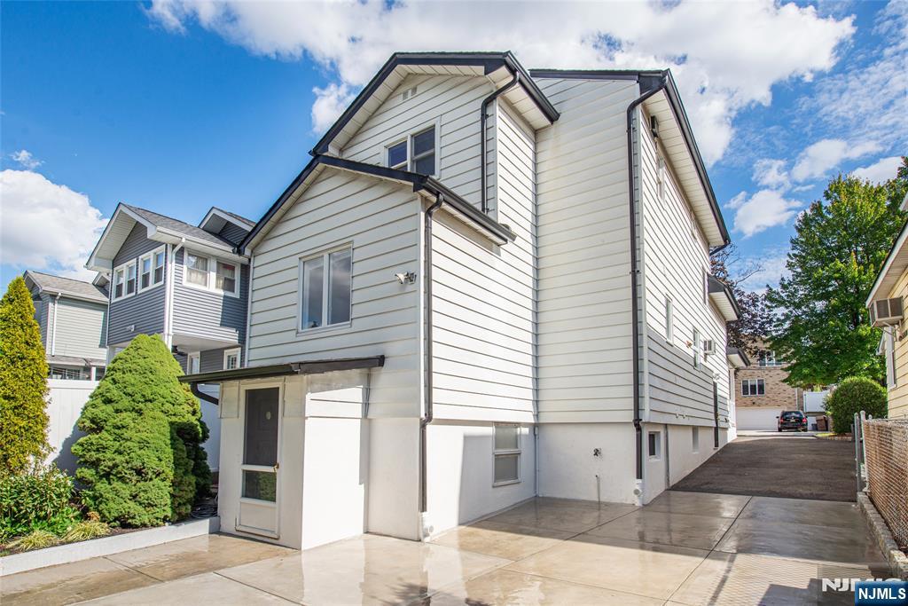 271 Travers Place Lyndhurst, NJ 07071 - Photo 2 of 21