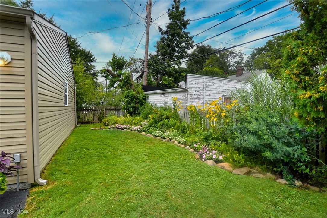 2278 Traymore Road Cleveland, OH 44118 - Photo 47 of 49 View of yard