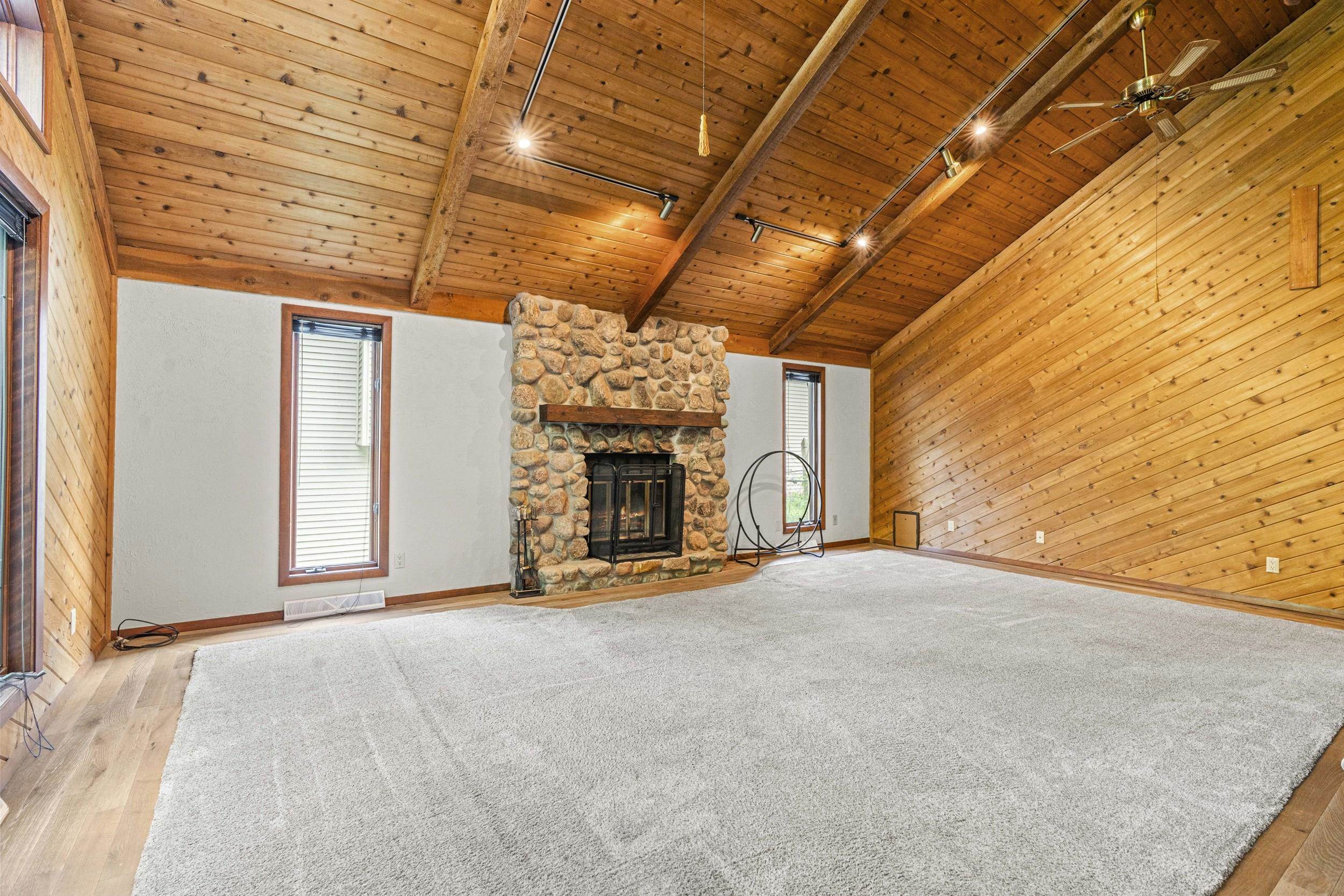 921 Divot Place Green Bay, WI 54313 - Photo 11 of 66