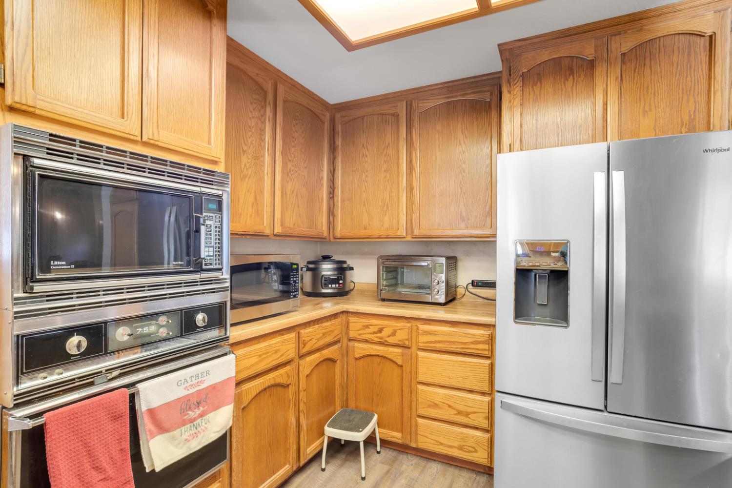 22025 Ferretti Road Groveland, CA 95321 - Photo 14 of 92 Light and bright kitchen with newer appliances