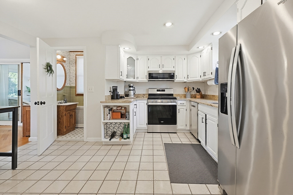9 Commonwealth Avenue Dedham, MA 02026 - Photo 11 of 37