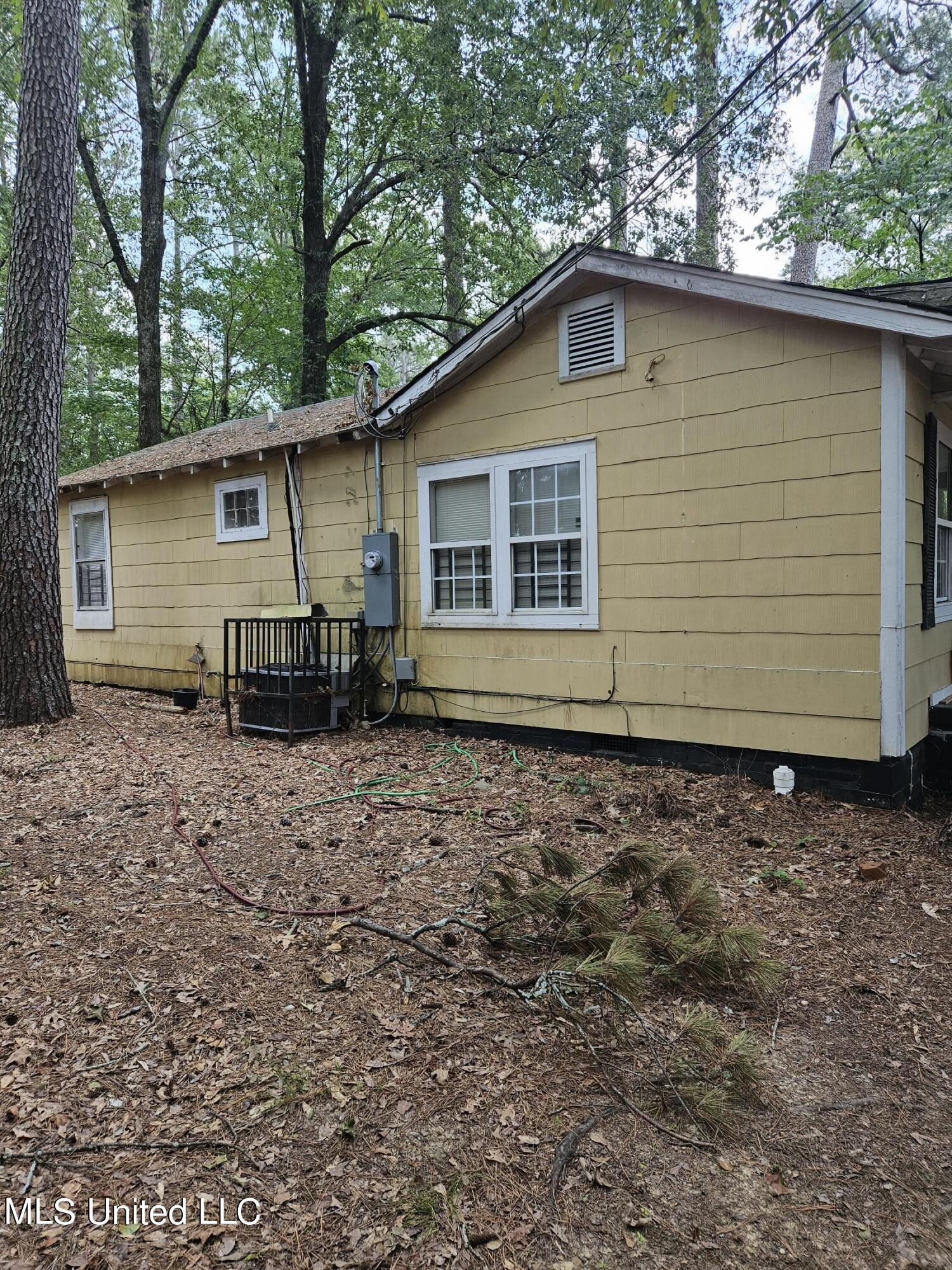 2232 West McDowell Road Jackson, MS 39204 - Photo 4 of 15 20230630_125910