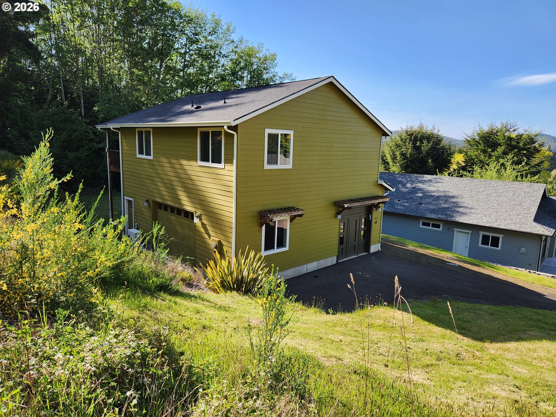 915 Bellevue Drive Reedsport, OR 97467 - Photo 3 of 38