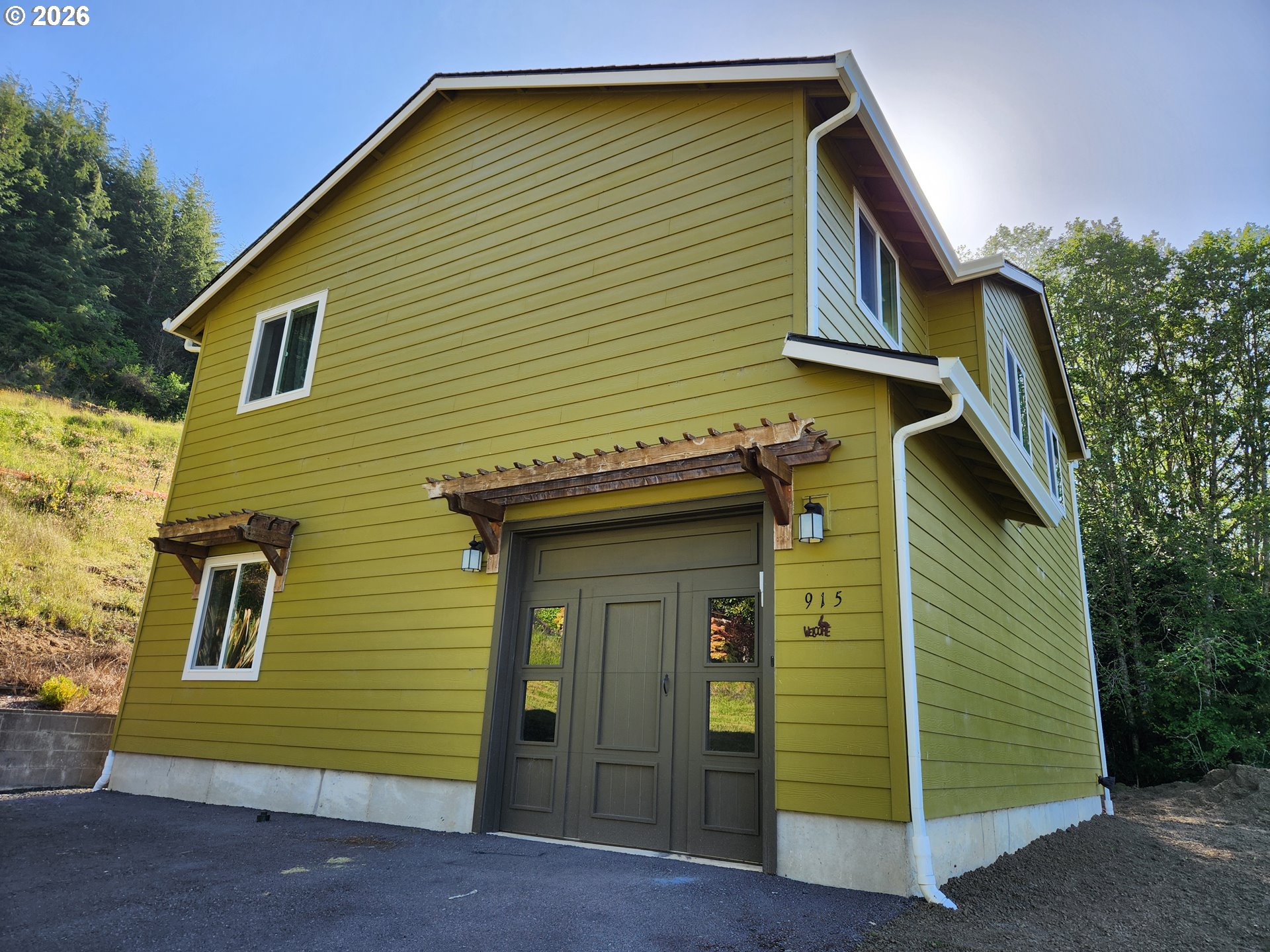 915 Bellevue Drive Reedsport, OR 97467 - Photo 4 of 38