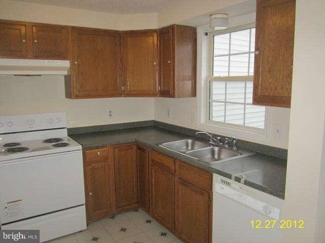 211 Magnolia Terrace Baltimore, MD 21221 - Photo 5 of 6 Kitchen
