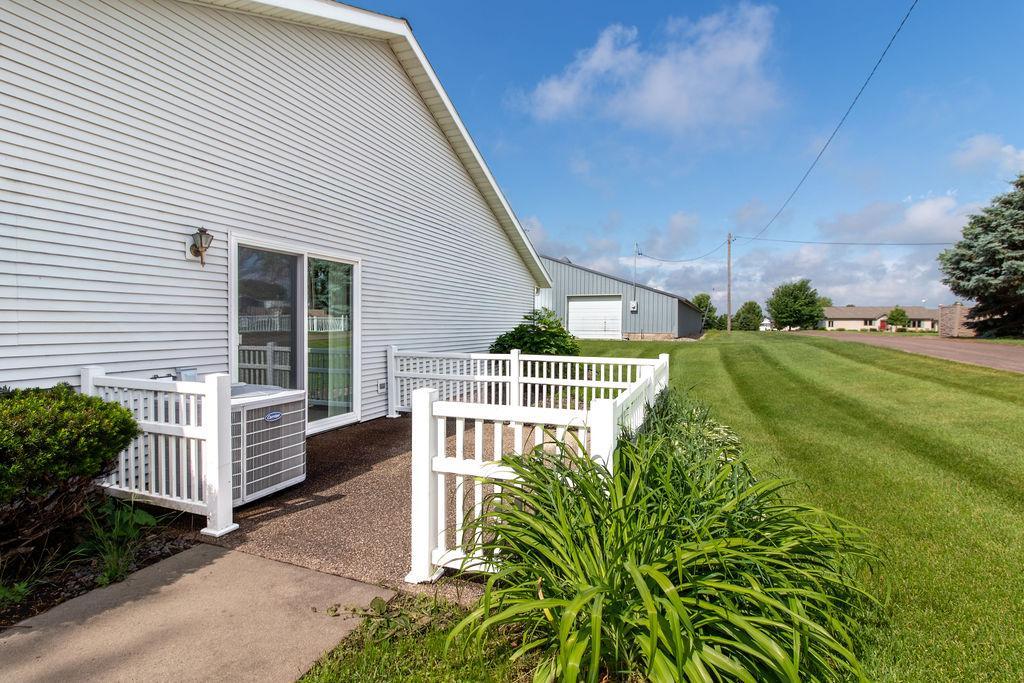 710 South 10th Street Bird Island, MN 55310 - Photo 25 of 31