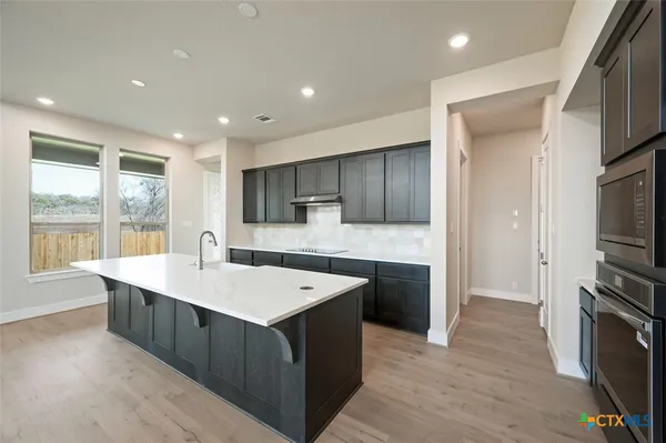 $564,957 | 237 Lacey Oak, Castroville, TX 78009