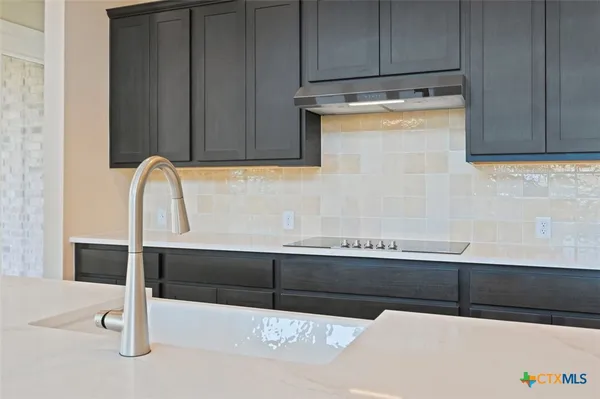 $564,957 | 237 Lacey Oak, Castroville, TX 78009