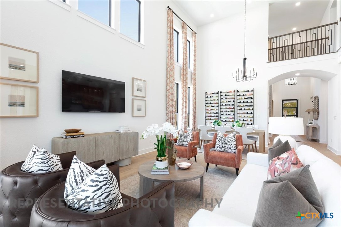 237 Lacey Oak Castroville, TX 78009 - Photo 10 of 46 Family Room