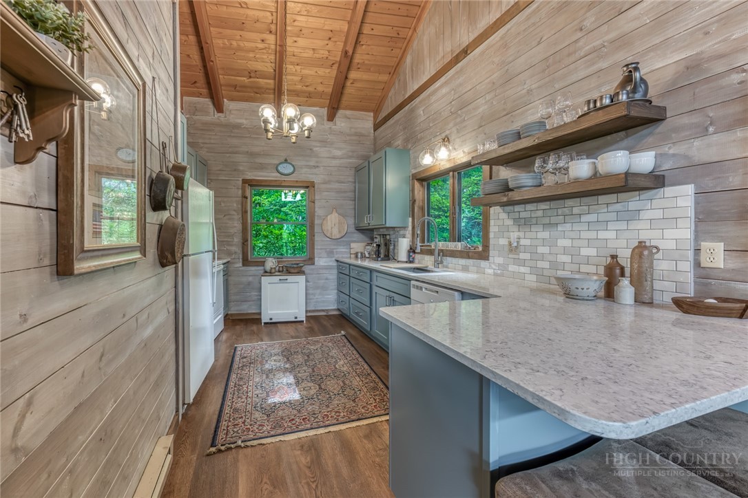 392 Locust Road Newland, NC 28657 - Photo 3 of 43