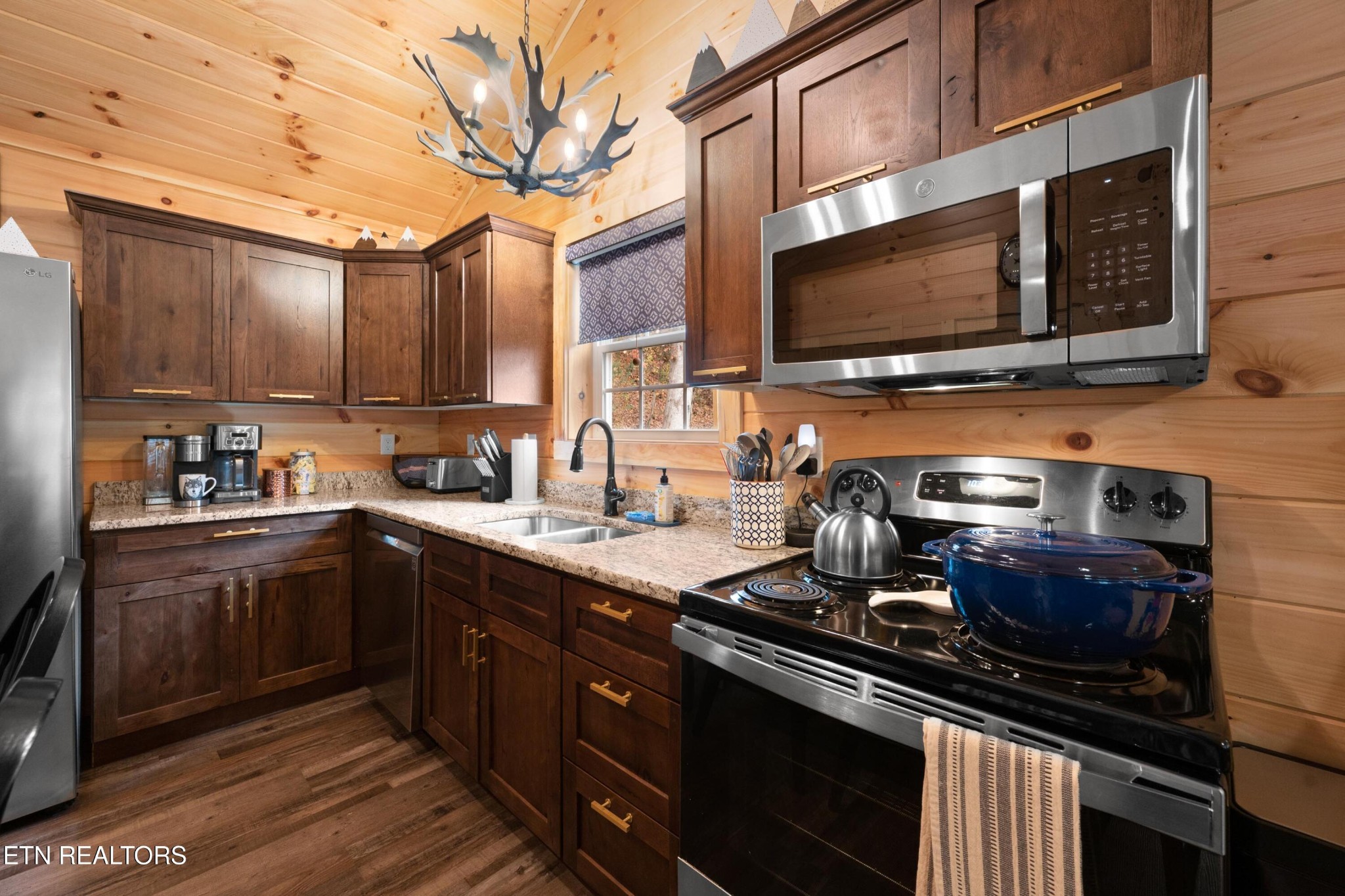 507 Golf Road Sevierville, TN 37863 - Photo 17 of 53