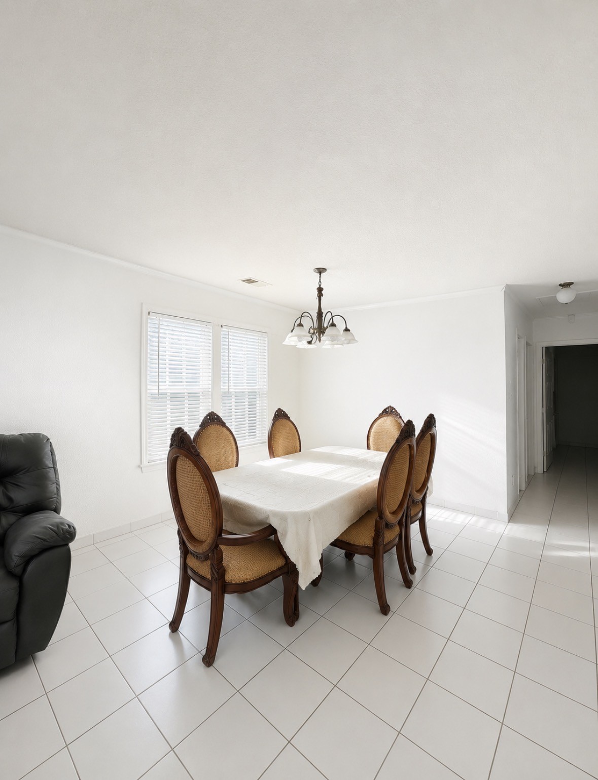 9422 Ledge Street Houston, TX 77075 - Photo 5 of 15 Dining Room