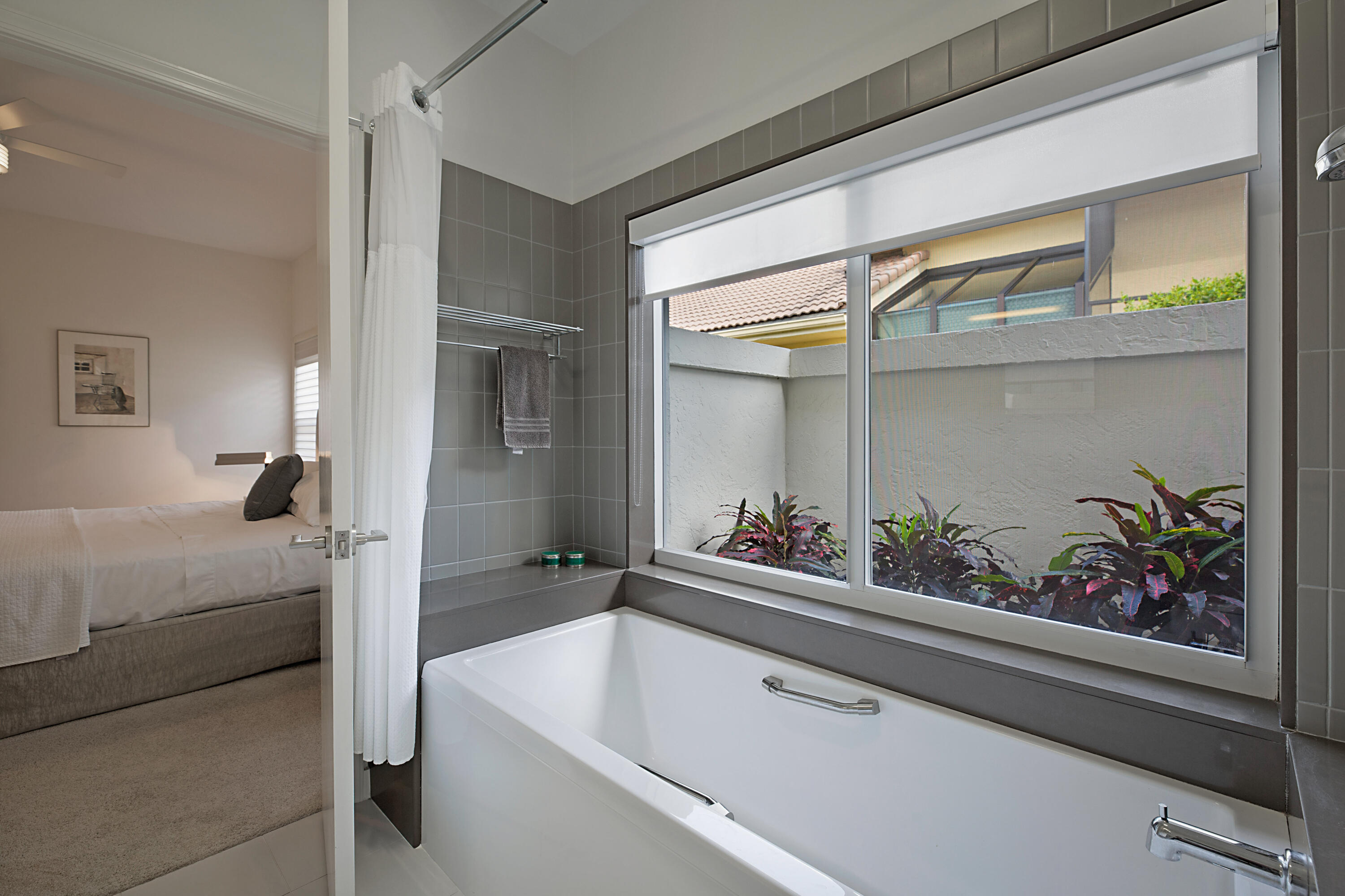 7316 Mandarin Drive Boca Raton, FL 33433 - Photo 27 of 45 Spacious Tub