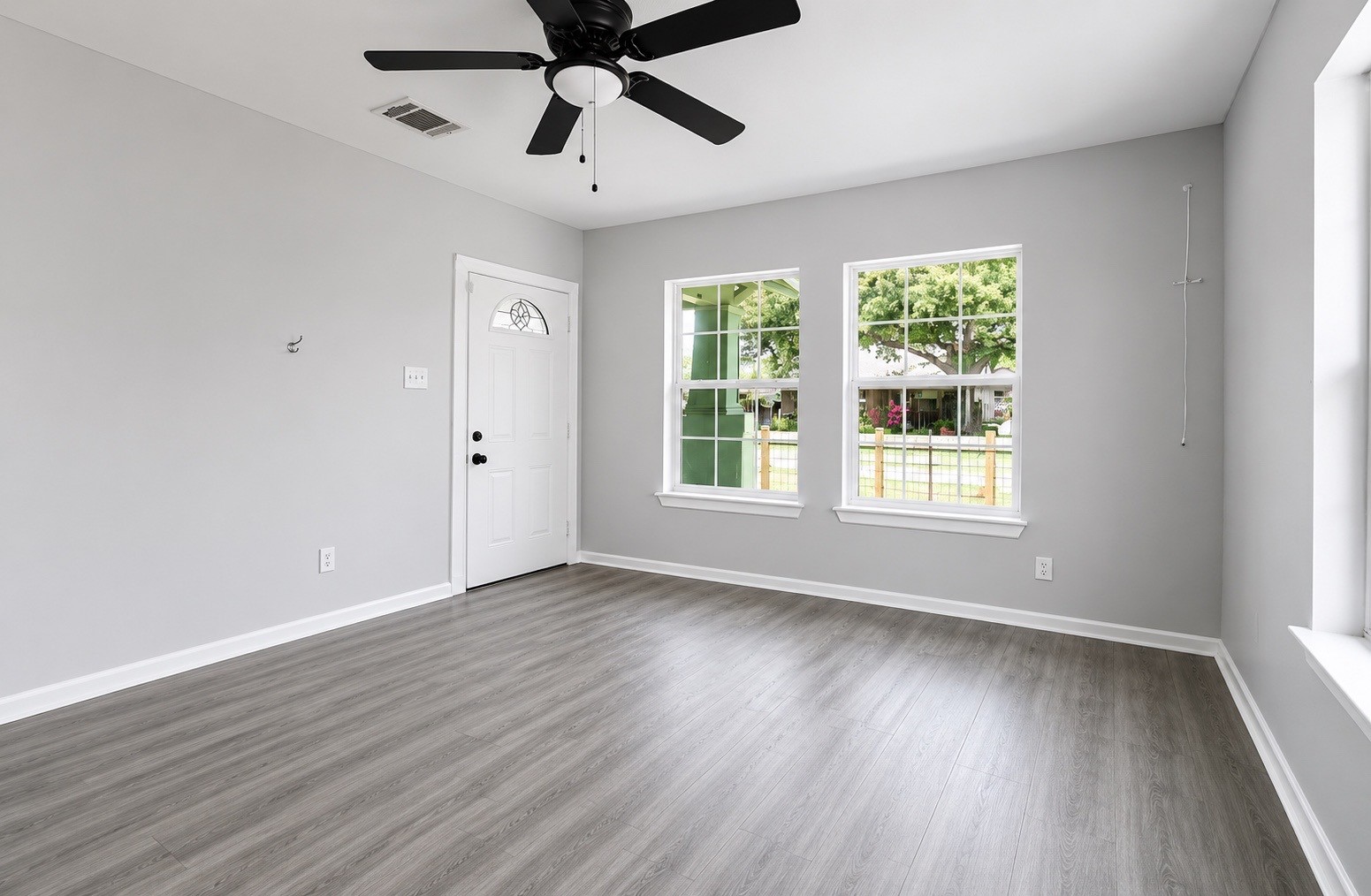 220 Engel Street Houston, TX 77011 - Photo 9 of 29 Family Room