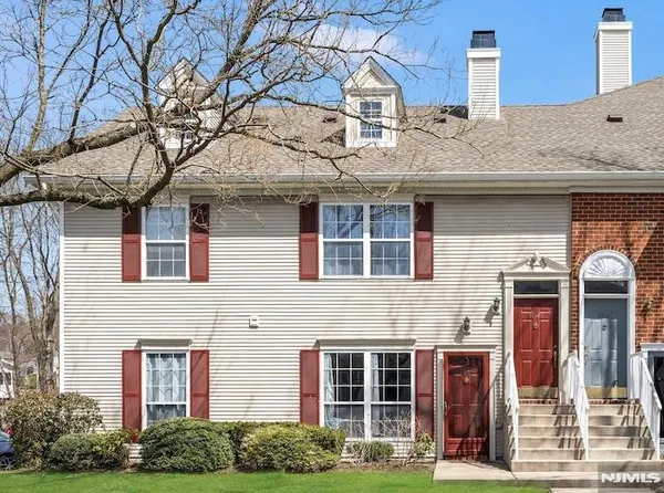 $2,950 | 1041 Cumberland Court, Mahwah, NJ 07430