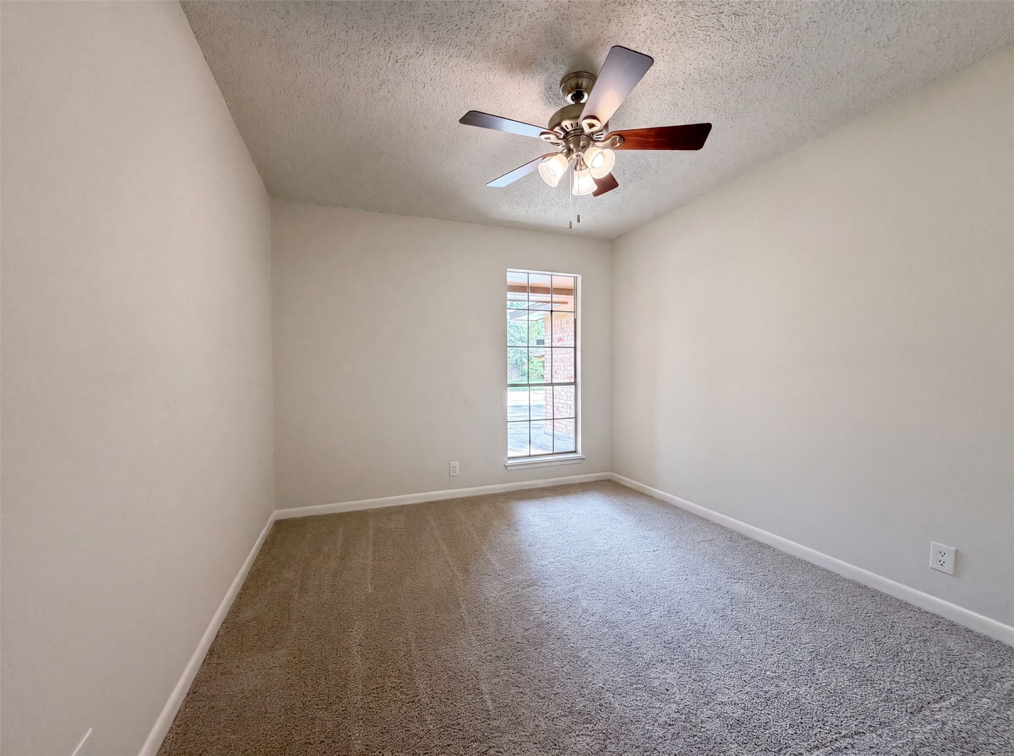 8 Sunnybrook Lane Angleton, TX 77515 - Photo 9 of 16